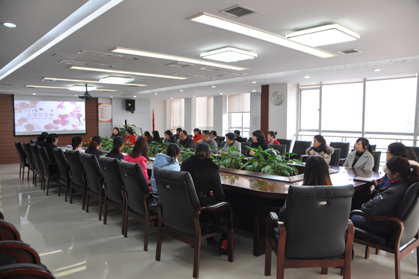 集团召开庆“三八”赞美座谈会