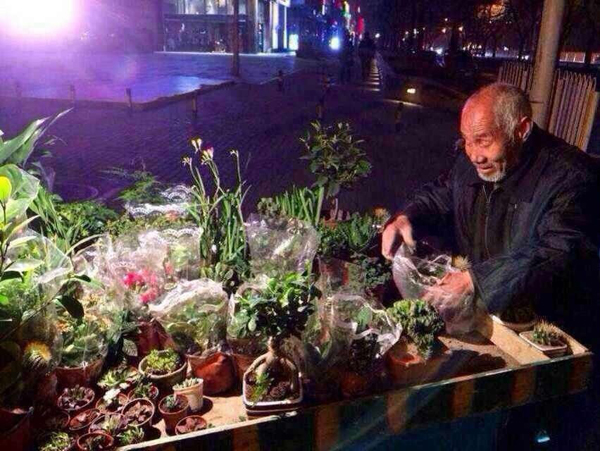 关注身边事，传递正能量