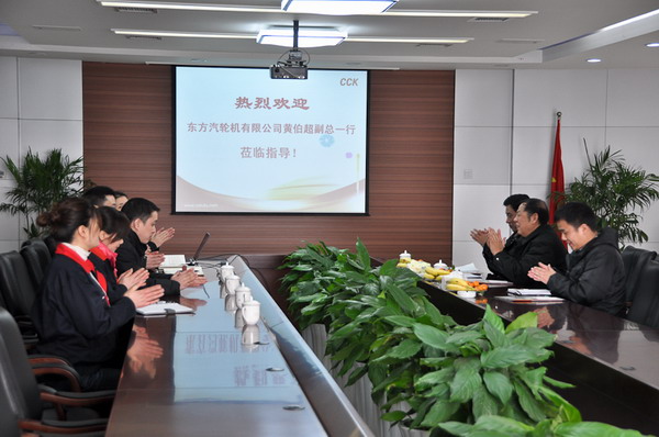 东汽黄伯超副总一行光临我公司调查并“授旗”