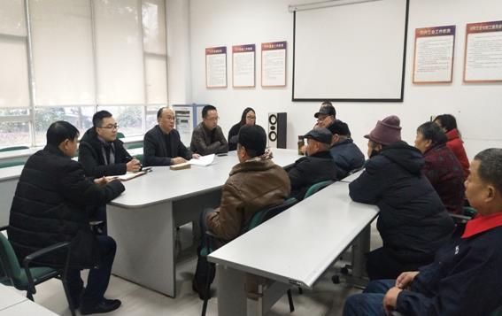 集团召开难题党员、难题职工春节慰问座谈会