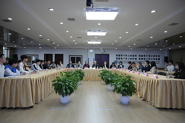 1697679934184486.jpg 幼2会议室照片.jpg