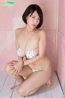 不戴胸罩的照片真实看不到脸